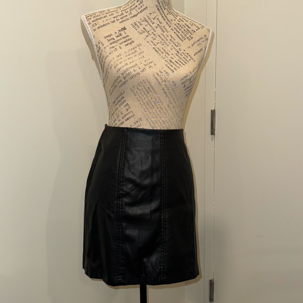 Mangopop Black Faux Leather Mini Skirt | Women’s Large | NWNT